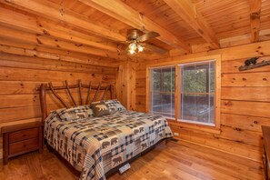 3 bedrooms, iron/ironing board, free WiFi, bed sheets - Screened In Hot Tubs Bring Joy All Year Round (GATLINBURG)