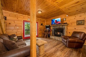 Smart TV, fireplace, video games, DVD player - Screened In Hot Tubs Bring Joy All Year Round (GATLINBURG)