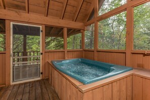 Indoor spa tub