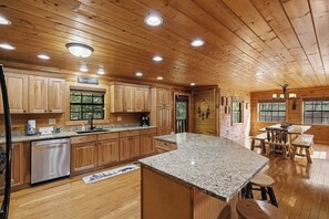 Fridge, microwave, oven, stovetop - 3 Crazy Cubs-Close to Pigeon Forge and Dollywood (SEVIERVILLE)