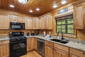 Fridge, microwave, oven, stovetop - 3 Crazy Cubs-Close to Pigeon Forge and Dollywood (SEVIERVILLE)