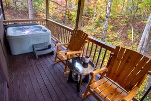Outdoor spa tub - Authentic Log Cabin close to Pigeon Forge*Fire Pit*Hot Tub (PIGEON FORGE)