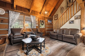 Smart TV, fireplace, video games, table football - Authentic Log Cabin close to Pigeon Forge*Fire Pit*Hot Tub (PIGEON FORGE)