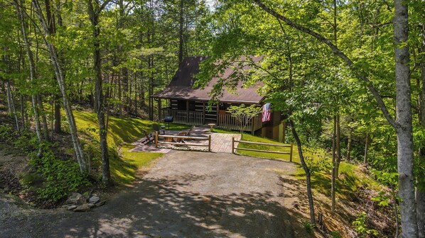 Property grounds - Authentic Log Cabin close to Pigeon Forge*Fire Pit*Hot Tub (PIGEON FORGE)