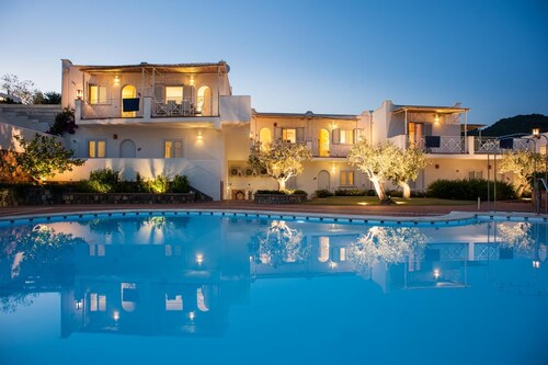 Gorgonia   Sea view flat located in the Ruve Bianche Residence with swimming pool and private beach
