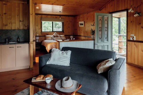 Tuckeroo Cottages - Blue Wren Cottage