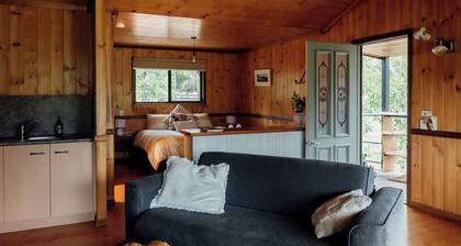 Tuckeroo Cottages - Blue Wren Cottage