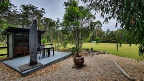 Outdoor dining - Tuckeroo Cottages - Blue Wren Cottage (Rathdowney)