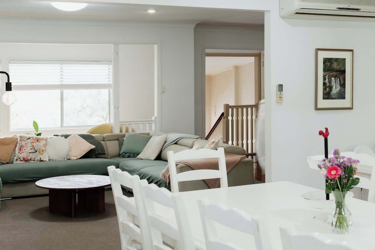 Televisión y chimenea 