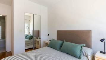 1 quarto, Wi-Fi de cortesia, roupa de cama