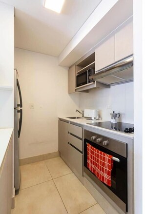 Fridge, microwave, oven, coffee/tea maker