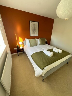 2 dormitorios, tabla de planchar con plancha, cuna de viaje y wifi