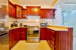 مستلزمات طهي/أطباق/أوعية