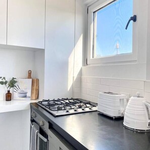 Fridge, microwave, oven, stovetop