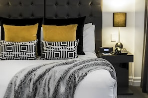 Iron/ironing board, free WiFi, bed sheets - Stylish Studio Apartment In Sydney CBD + Gym (Sydney)