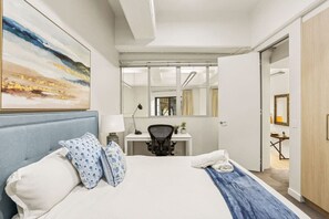 2 bedrooms, desk, iron/ironing board, WiFi