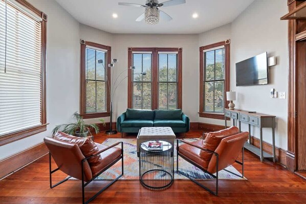 Smart TV, fireplace, offices