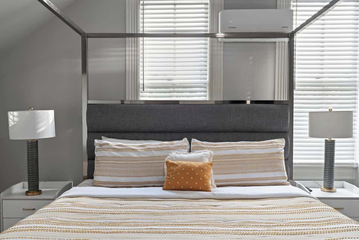 4 bedrooms, iron/ironing board, travel crib, free WiFi