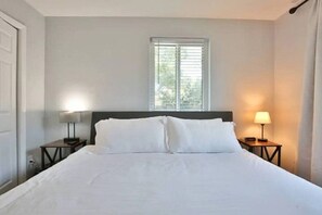 3 Schlafzimmer, Schreibtisch, Bügeleisen/Bügelbrett, Reisekinderbett