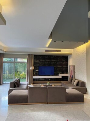 Smart TV - Villa With Private Pool In Beverly Hills comp -Allegria residence-Sheikh Zayed (Giza Governorate)