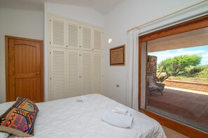 3 slaapkamers, een strijkplank/strijkijzer, gratis wifi, beddengoed