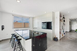 Fridge, stovetop, dishwasher, coffee/tea maker