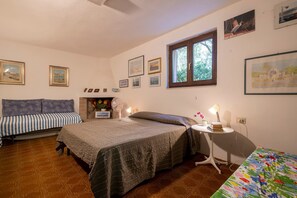 4 bedrooms, free WiFi, bed sheets - Holiday Home with Private Terrace, Private Garden and Wi-Fi (Stintino)
