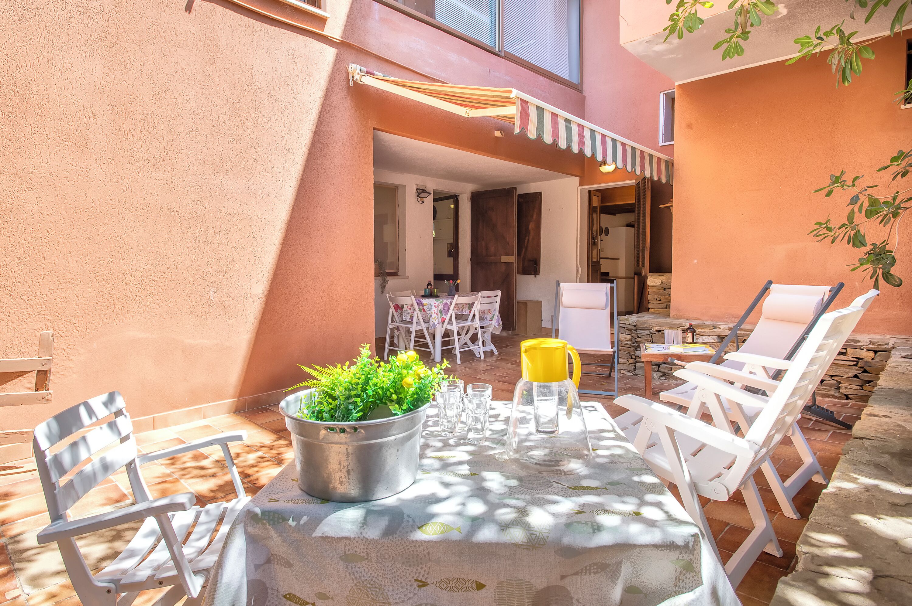 屋外ダイニングエリア