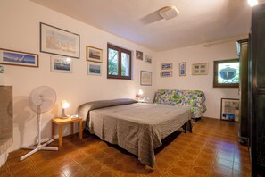 4 bedrooms, free WiFi, bed sheets - Holiday Home with Private Terrace, Private Garden and Wi-Fi (Stintino)