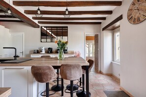 Dining - Holiday Home 'O Gîte Bleu' with Private Pool, Private Garden and Wi-Fi (Huillé)