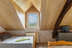 4 bedrooms, iron/ironing board, free WiFi, bed sheets