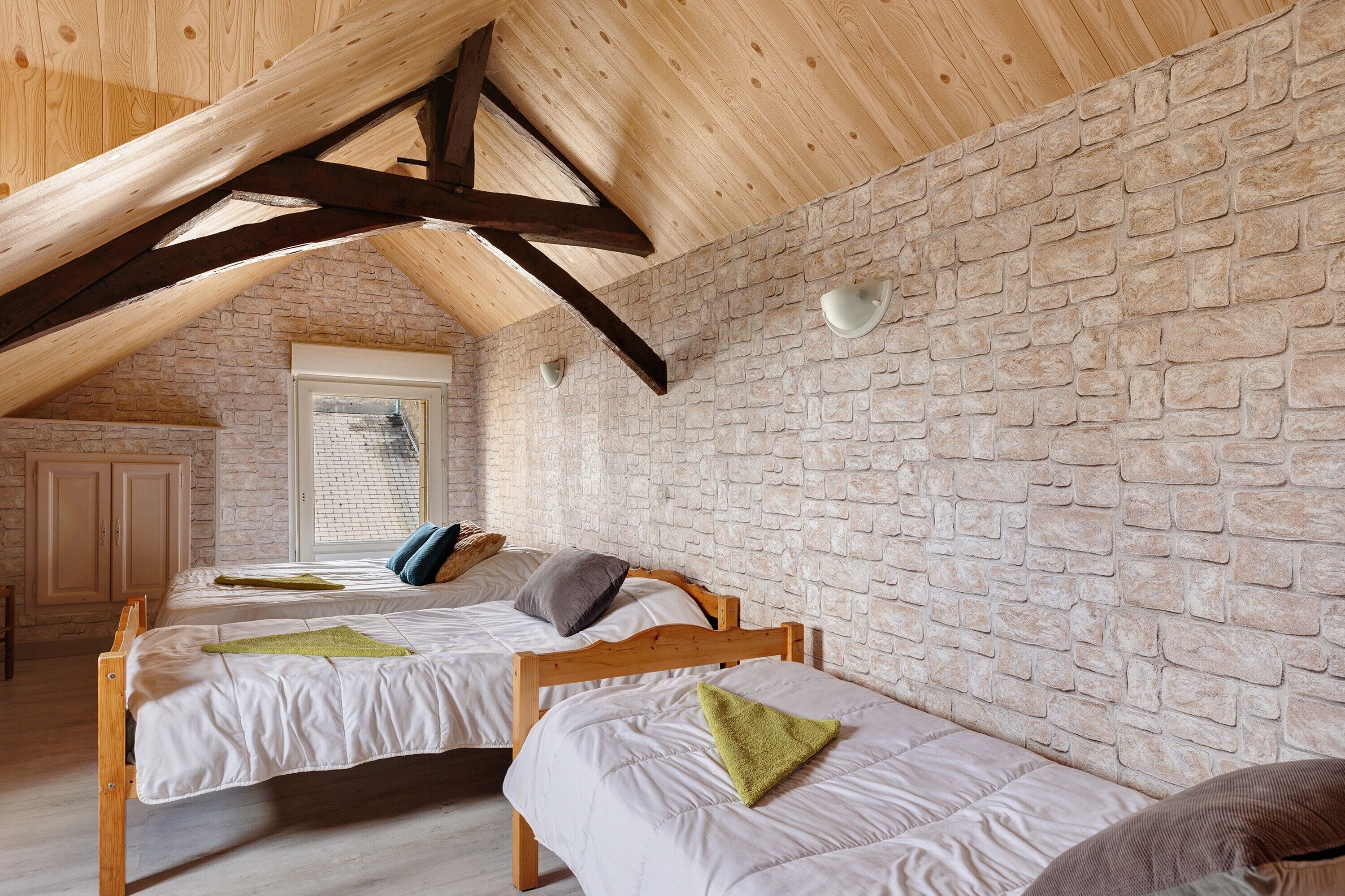 4 camere, ferro/asse da stiro, Wi-Fi gratuito, lenzuola