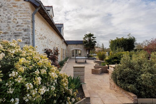Maison de vacances 'O Gîte Bleu' avec piscine intérieure privée et chauffée