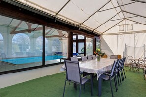 Dining - Holiday Home 'Gîte Bleu Pour 14 Personnes' with Private Terrace and Wi-Fi (Huillé)