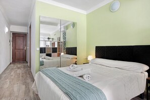 Free WiFi, bed sheets - Studio Apartment 'Estudio En La Cascada' with Air Conditioning (torremolinos)