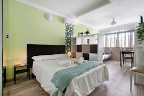 Free WiFi, bed sheets - Studio Apartment 'Estudio En La Cascada' with Air Conditioning (torremolinos)