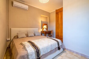 1 habitación, tabla de planchar con plancha, wifi gratis y ropa de cama 