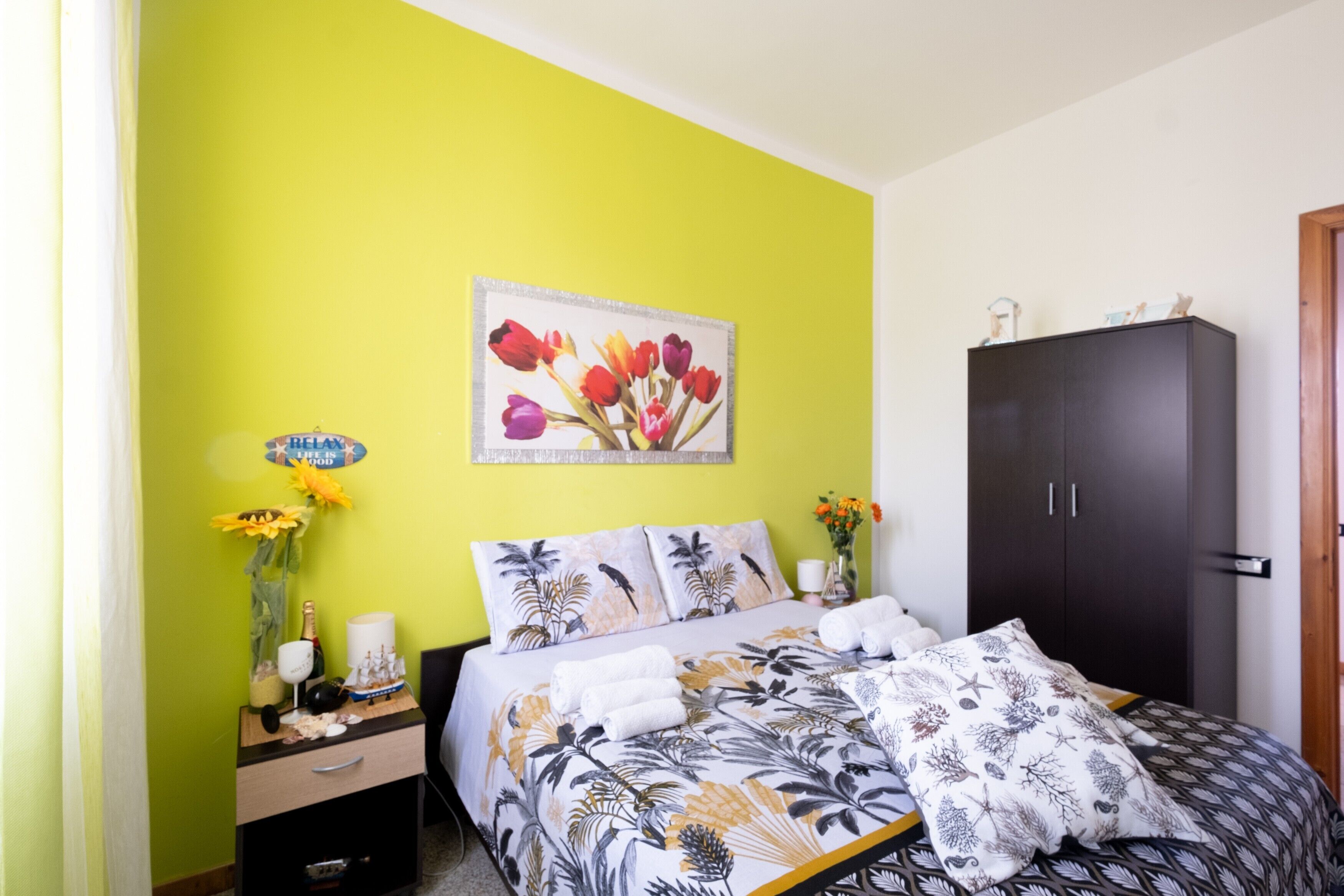 2 makuuhuonetta, silitysrauta/-lauta, ilmainen Wi-Fi, vuodevaatteet