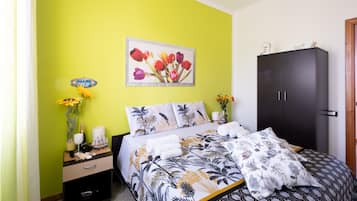 2 makuuhuonetta, silitysrauta/-lauta, ilmainen Wi-Fi, vuodevaatteet