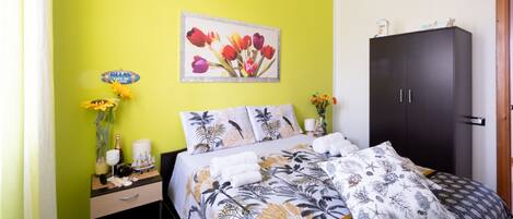 2 bedrooms, iron/ironing board, free WiFi, bed sheets