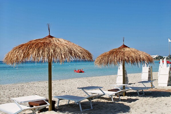 Una spiaggia nelle vicinanze