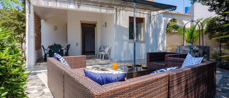 屋外ダイニングエリア