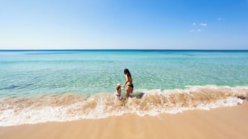 Una spiaggia nelle vicinanze