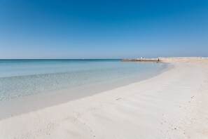 Una spiaggia nelle vicinanze