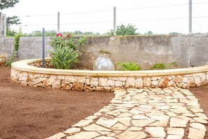 Property grounds - Villa 'Perla Marina Luxury' with Sea View, Wi-Fi and Air Conditioning (TOTTE LAPILLO)