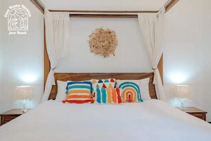 3 bedrooms, in-room safe, iron/ironing board, travel cot