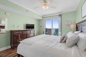 2 bedrooms, iron/ironing board, travel cot, free WiFi - Breathtaking 16th-Floor Gulf Views • Sleeps 8 • Ariel Dunes II (Destin)