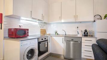 Fridge, microwave, oven, stovetop