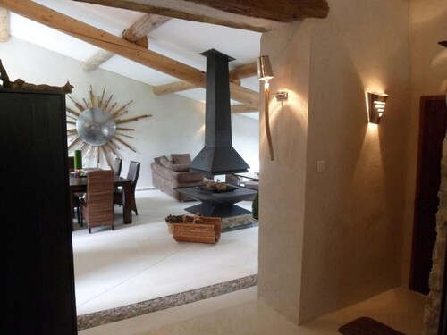 Holiday Home 'Luxueuse Bergerie Pied Du Ventoux' with Mountain View, Shared Terrace and Wi-Fi