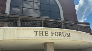 A building with a large arched window and the sign "THE FORUM" above the entrance. - Downtown Studio loft in Rome.

 (Rome)